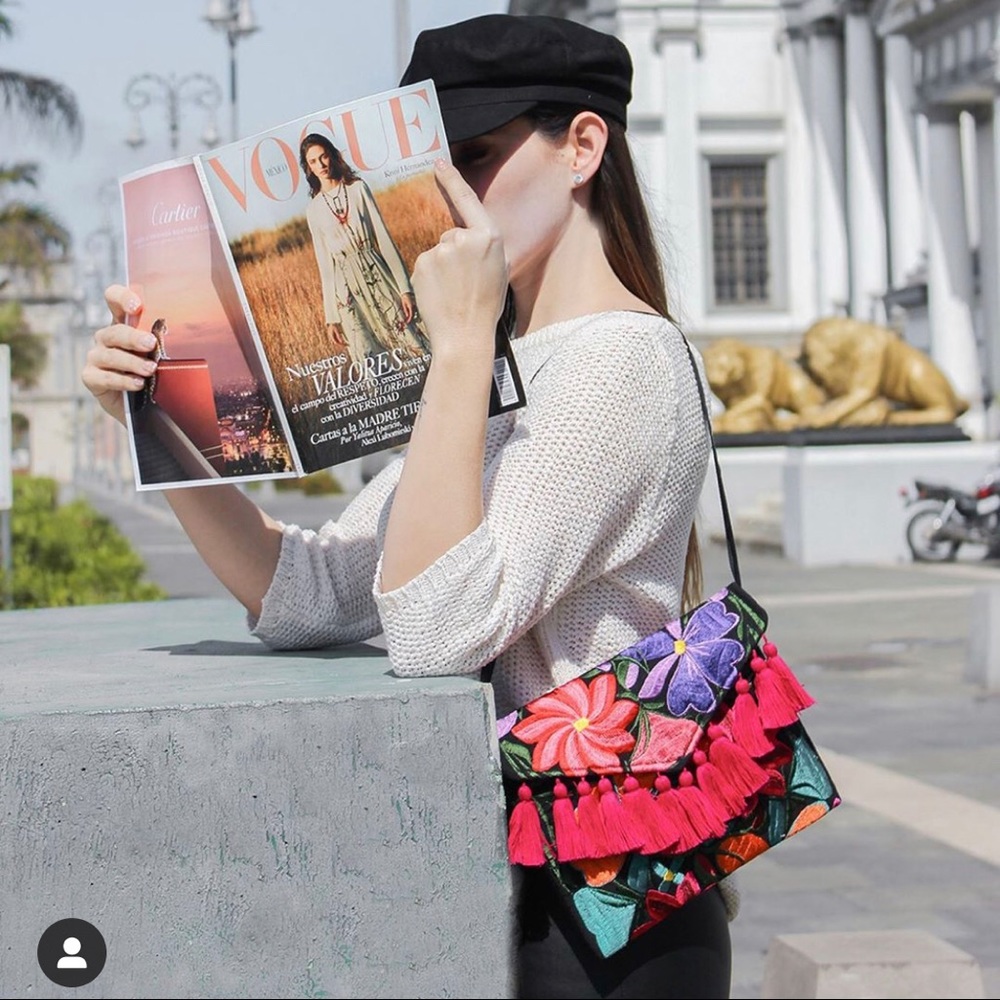 Black hand-made clutch/wirstlet 🖤